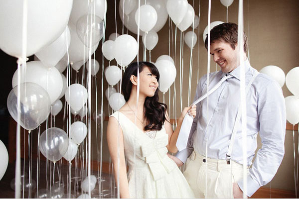 Helium-Luftballons für Hochzeitsfoto